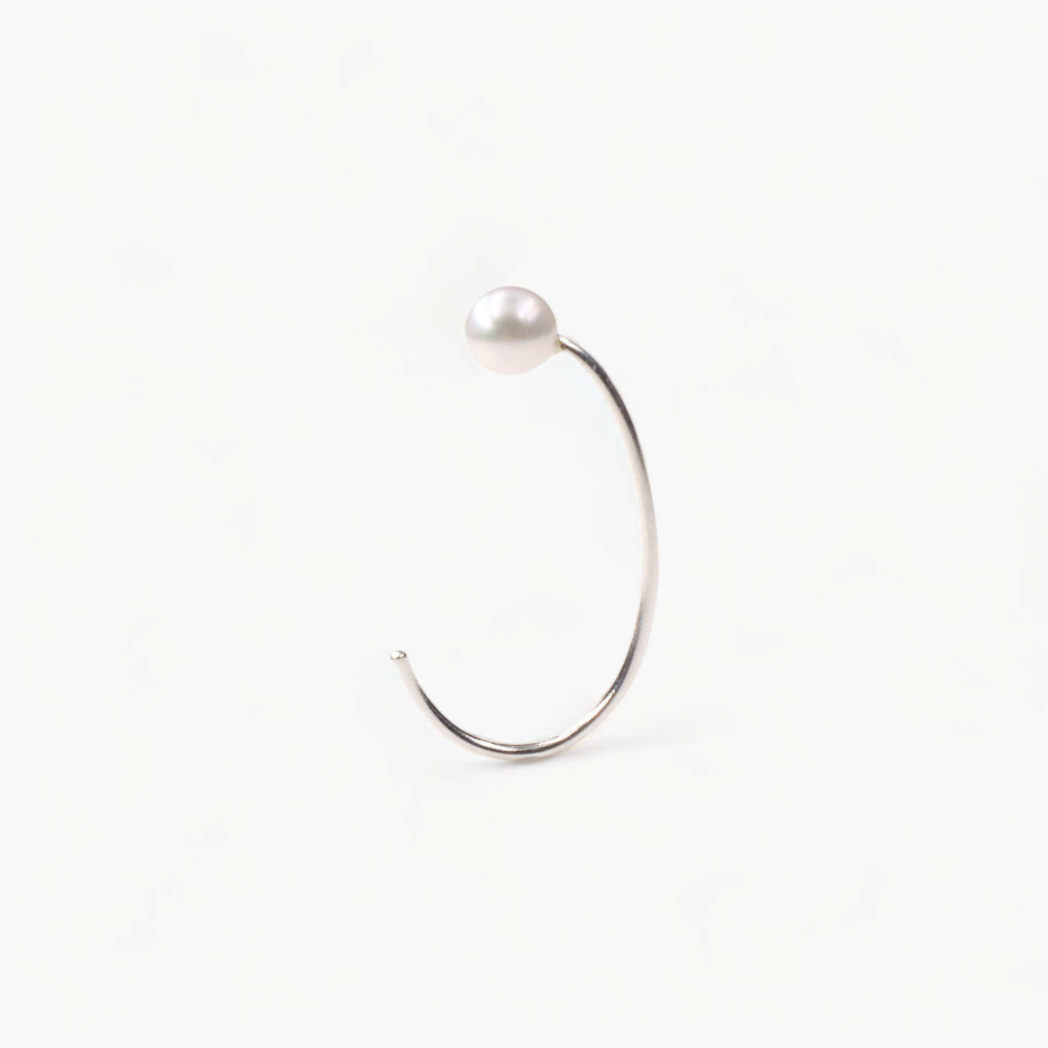 【ONLINE STORE限定】illminate me フープピアス 淡水パール/シルバー(片耳)