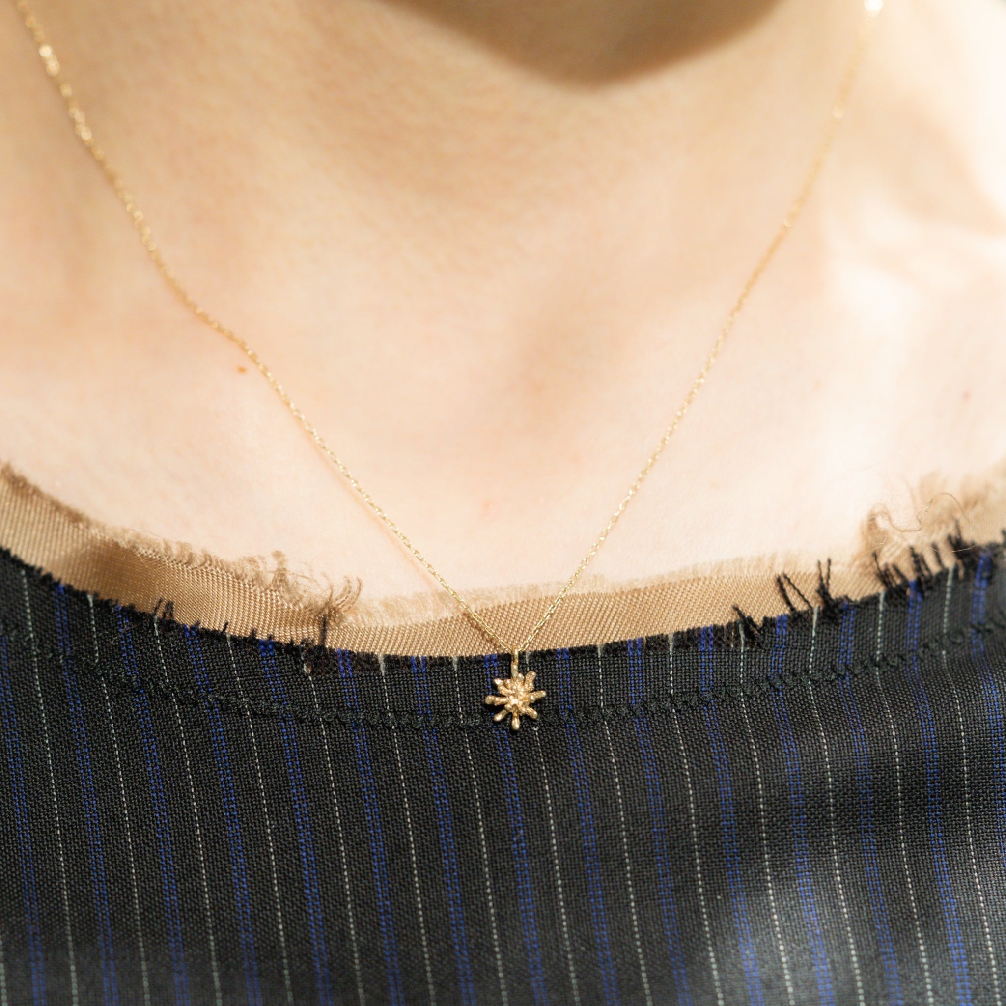 スターダストのワントップの10金ピンクゴールドネックレスの着用写真