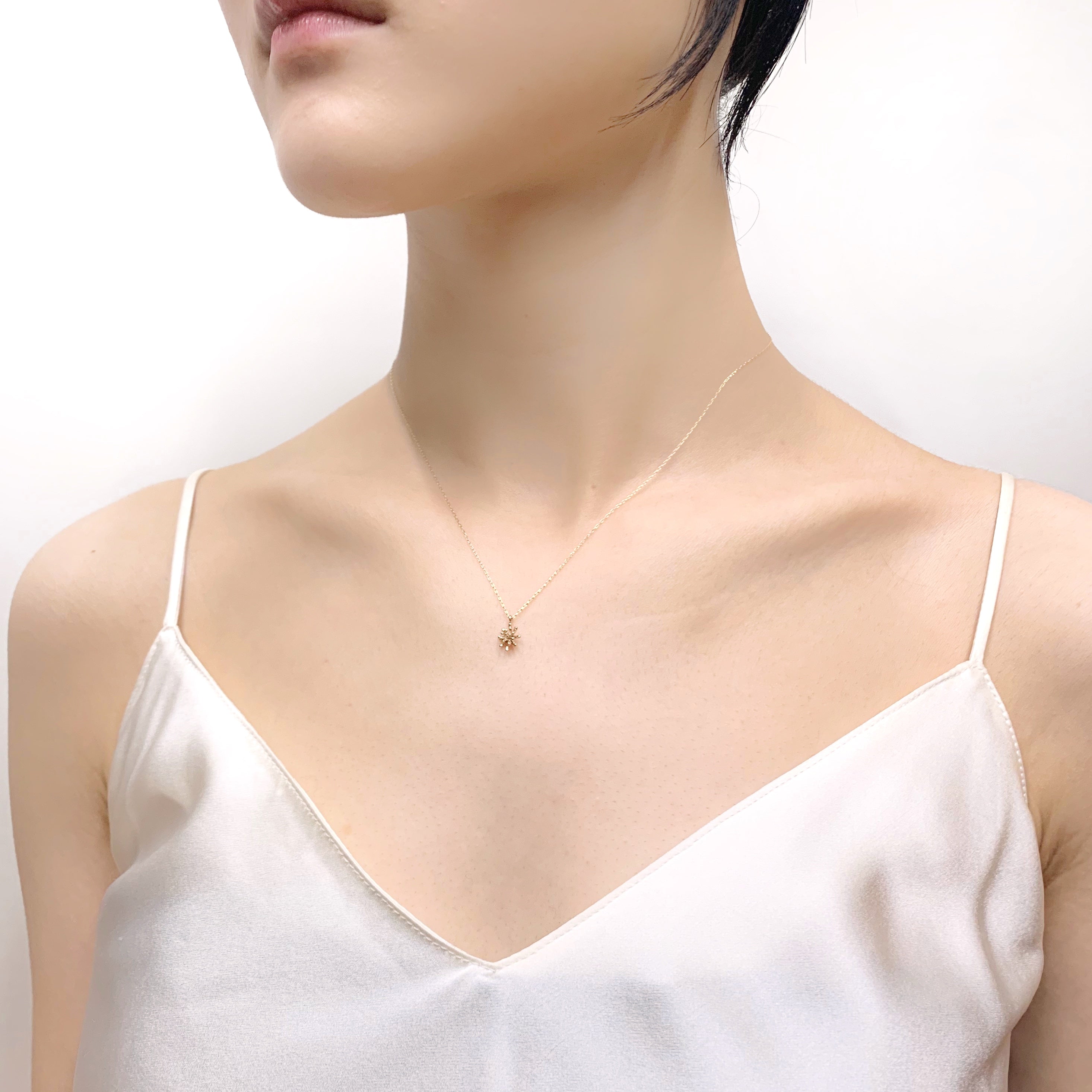 スターダストのワントップの10金ピンクゴールドネックレスの着用写真