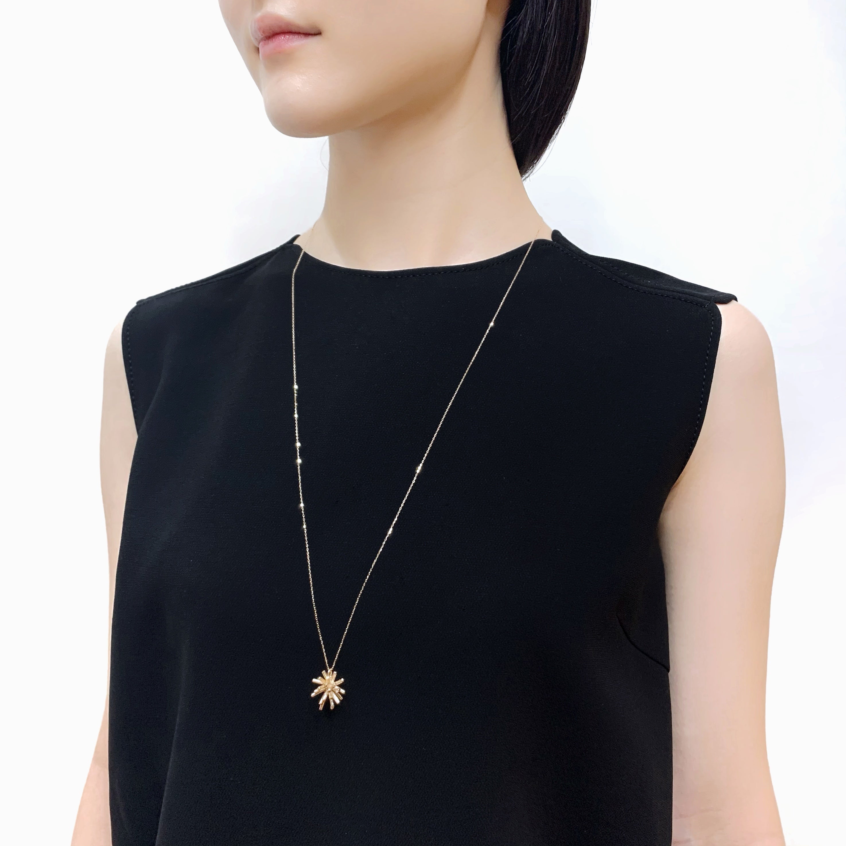 スターダストのワントップの10金のロングネックレスの着用写真