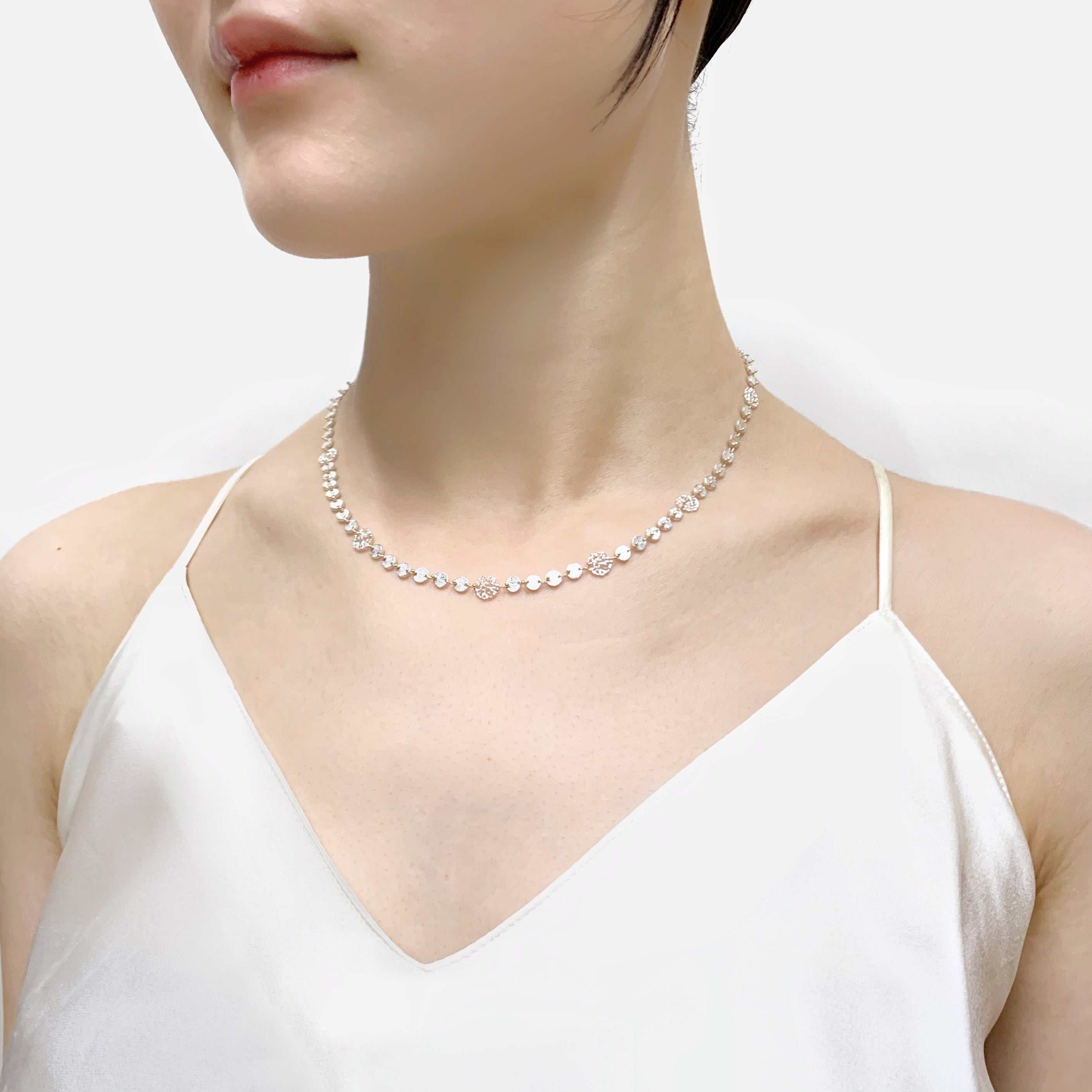 アリウムのステーションタイプのシルバーネックレスの着用写真