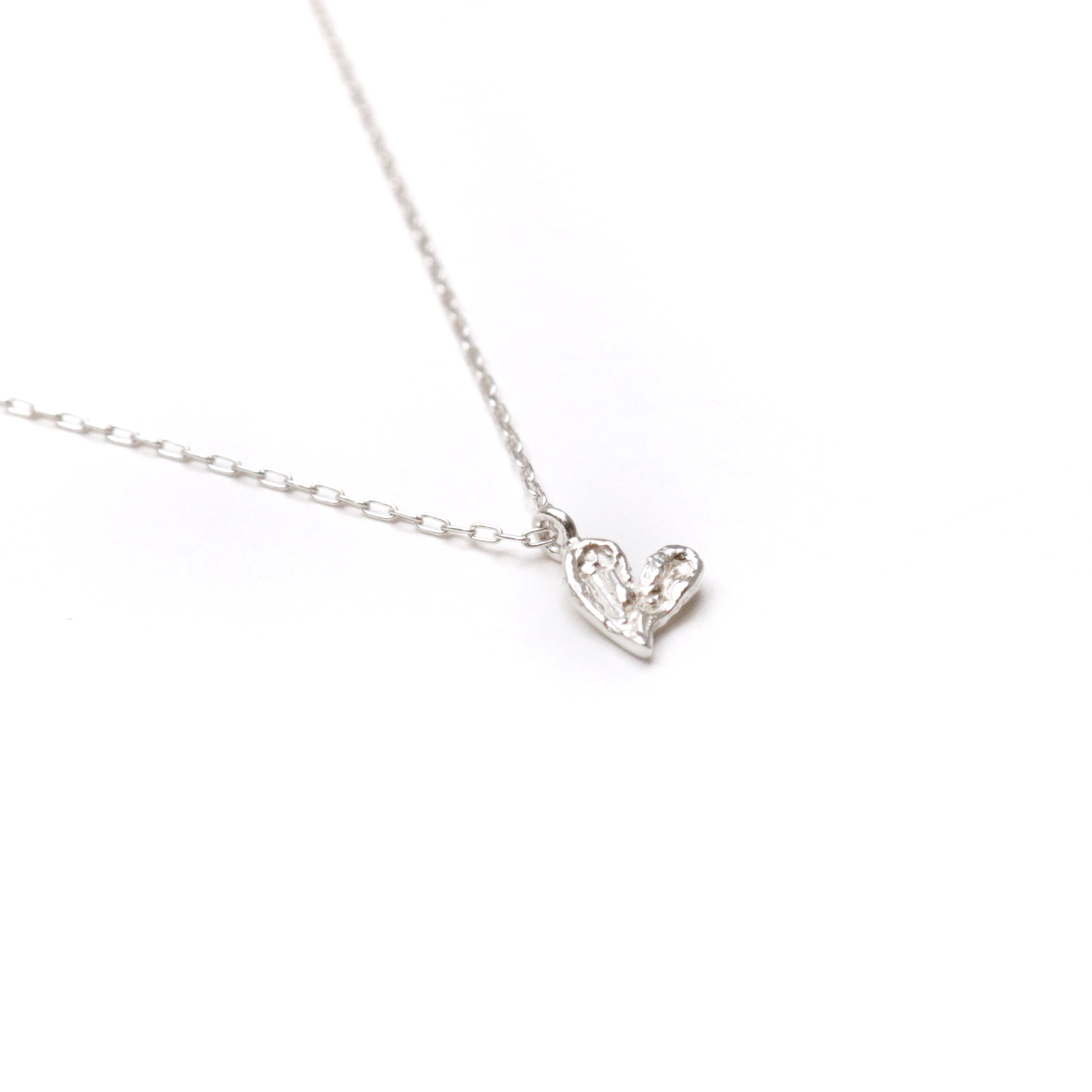 ハートの小さめのシルバーネックレス