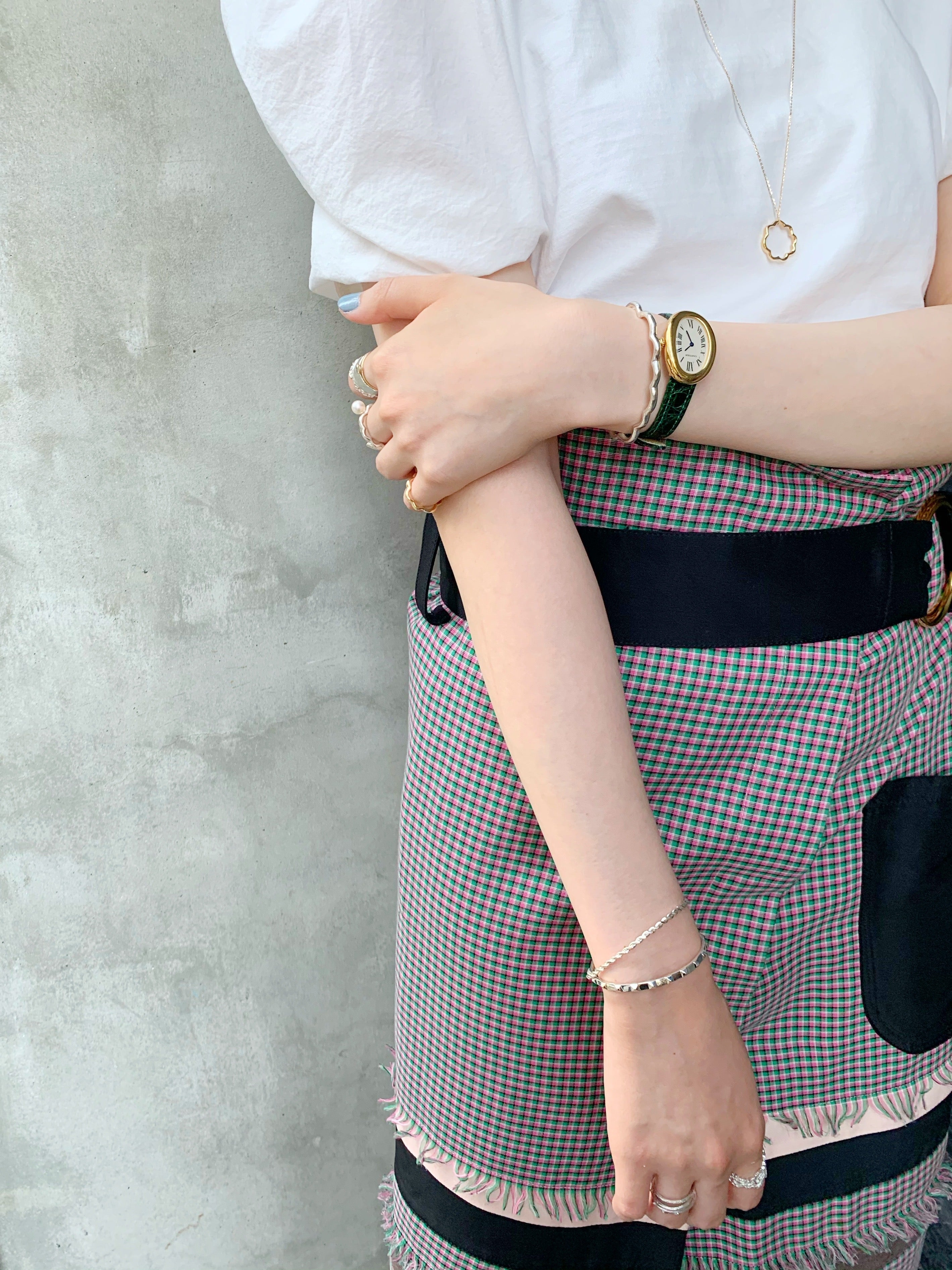 ミモザのワントップのツヤ感のある10金ピンクゴールドネックレスの着用写真