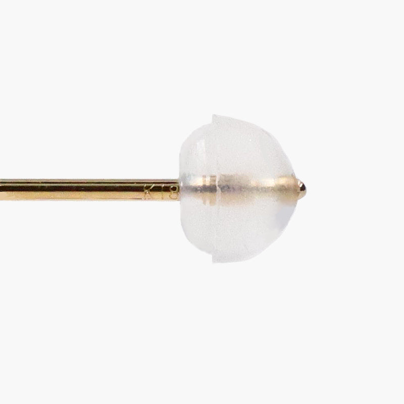 ハートの小さめのシルバーピアスのシリコンキャッチ