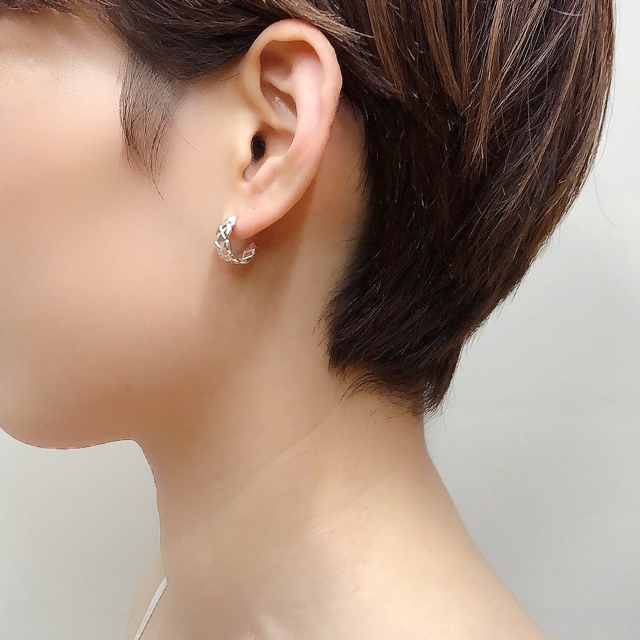 【特別受注】クロッシング ピアス M／シルバー(片耳)