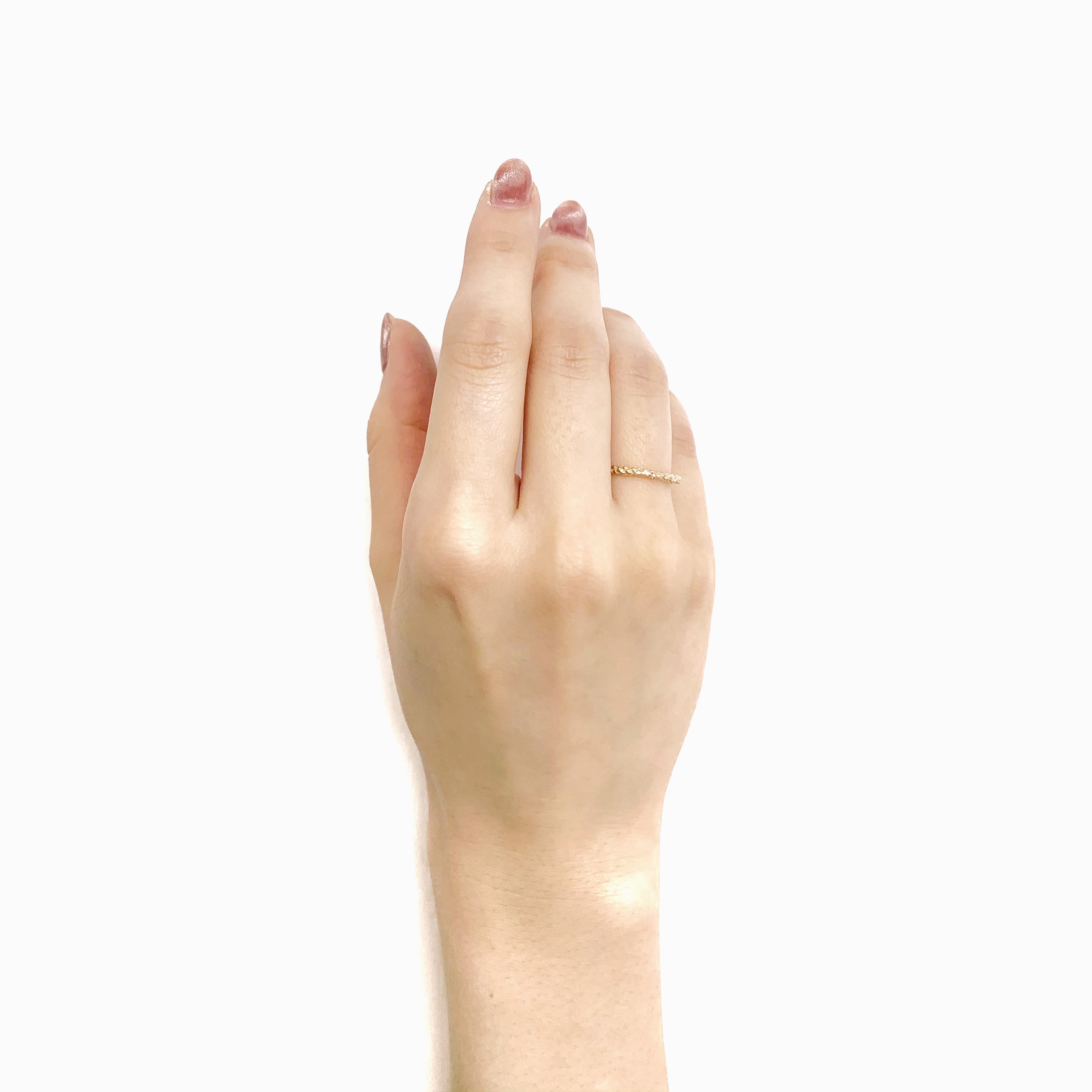 スパークルの細身の10金ピンクゴールドリングの着用写真